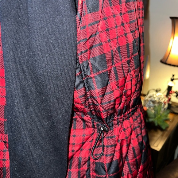 Black/Red Plaid Puffer Vest - Picture 8 of 9